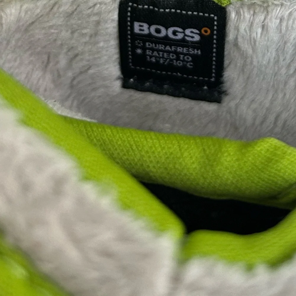 BOGS Waterproof insulated waterproof Dinosaur boots 5 NWT